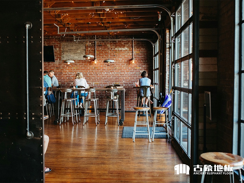 強化地板與瓷磚比較